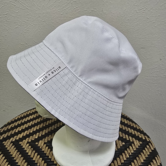 Alice + Olivia Bucket Hat Reversible - Picture 7 of 9